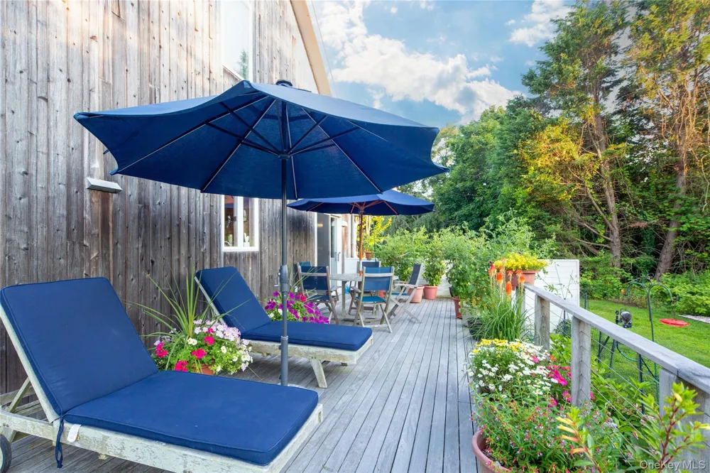 33 Hilltop Road Southampton, NY 11968