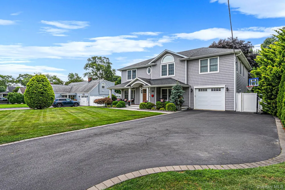 121 Bayway Avenue Bay Shore, NY 11706