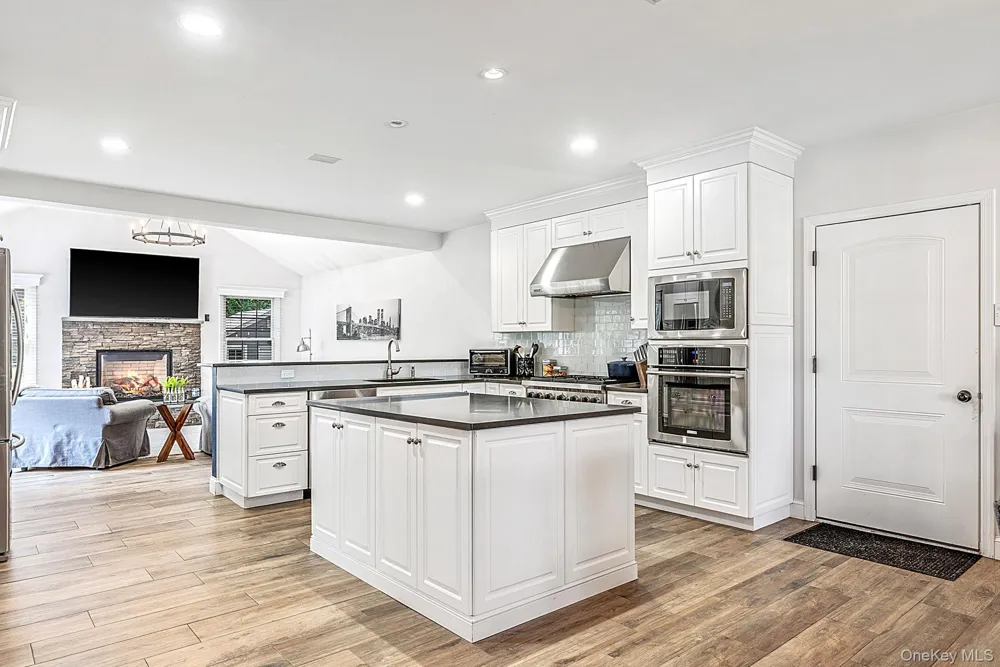 121 Bayway Avenue Bay Shore, NY 11706