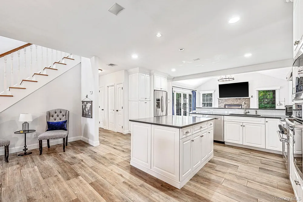 121 Bayway Avenue Bay Shore, NY 11706
