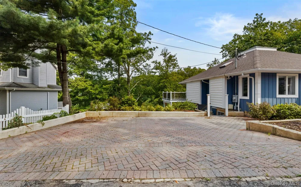 39 Potter Lane Halesite, NY 11743