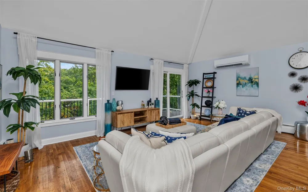 39 Potter Lane Halesite, NY 11743