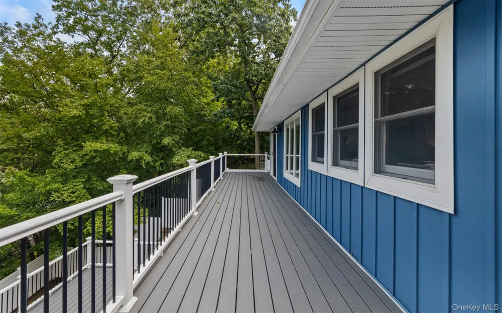 39 Potter Lane Halesite, NY 11743