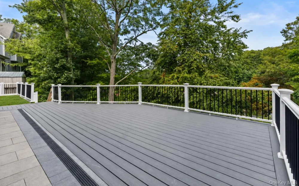 39 Potter Lane Halesite, NY 11743