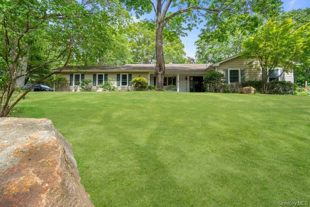 9 Dillmont Drive Smithtown, NY 11787