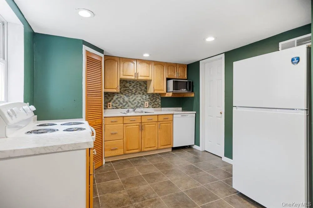 9 Dillmont Drive Smithtown, NY 11787