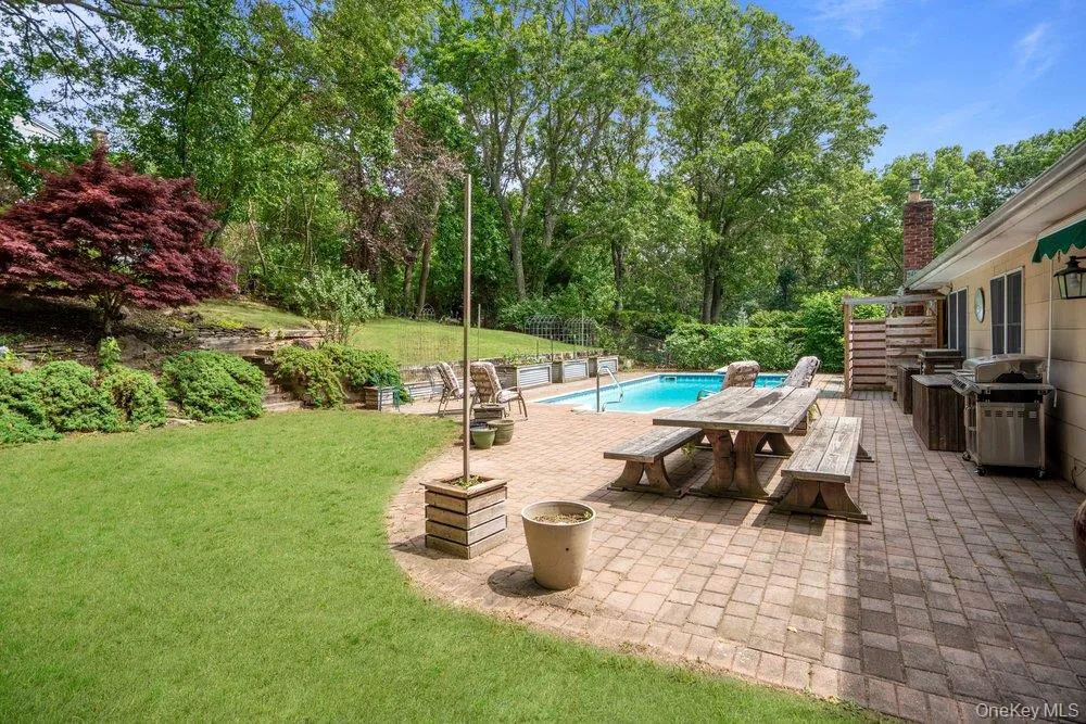 9 Dillmont Drive Smithtown, NY 11787