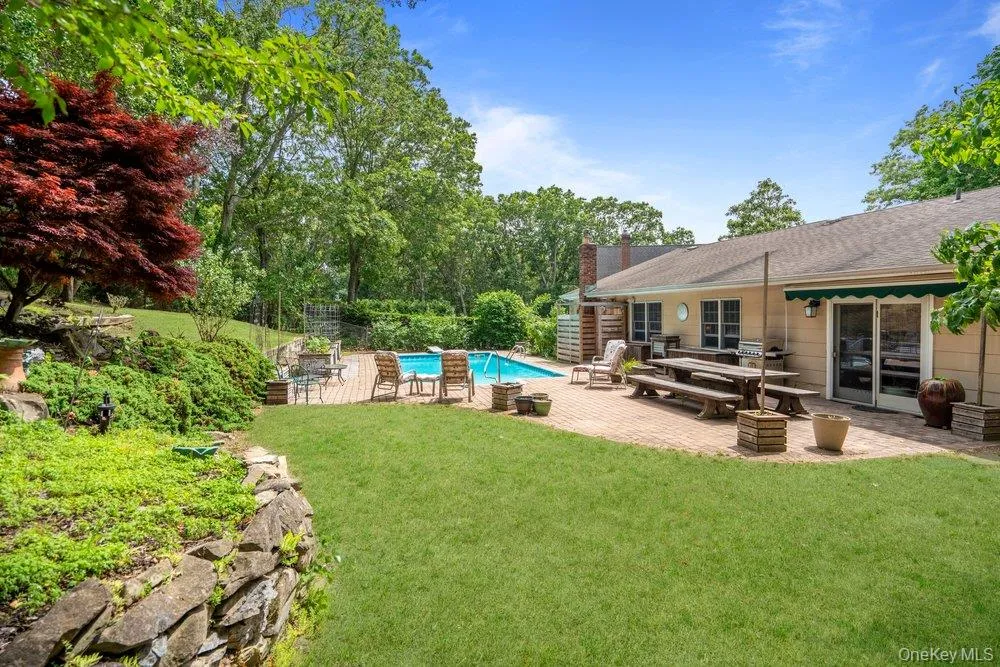 9 Dillmont Drive Smithtown, NY 11787