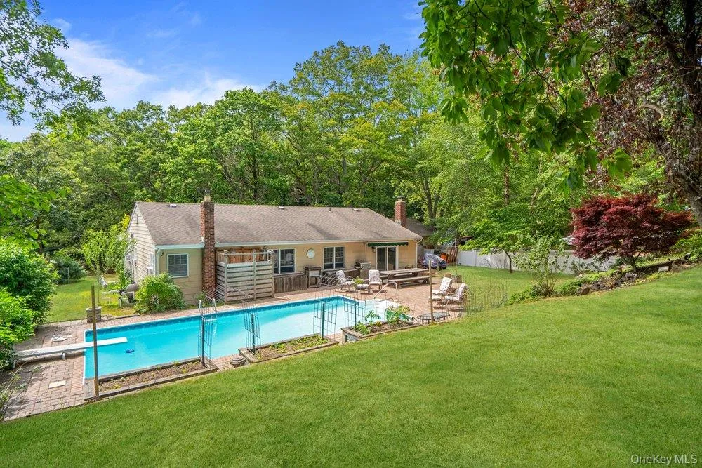 9 Dillmont Drive Smithtown, NY 11787