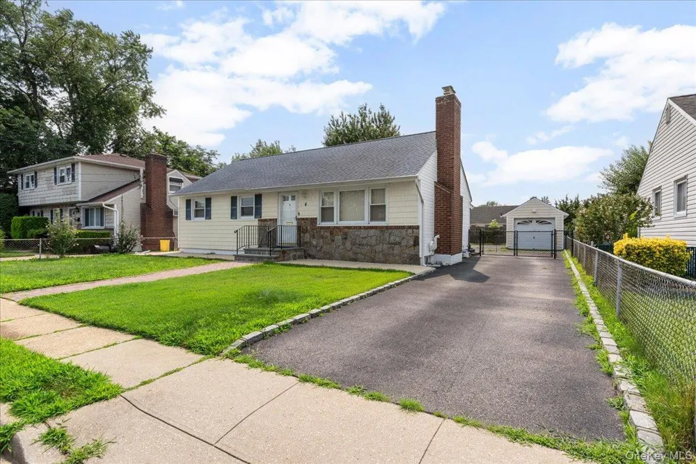 4 Cecil Place Hicksville, NY 11801