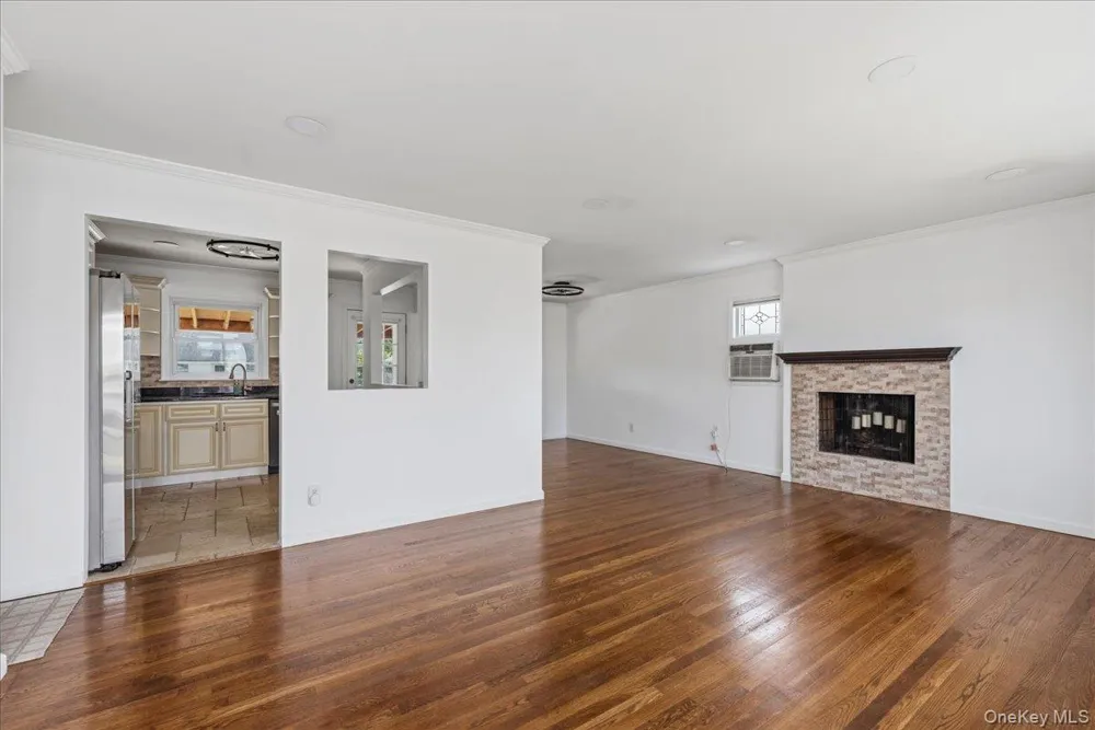 4 Cecil Place Hicksville, NY 11801