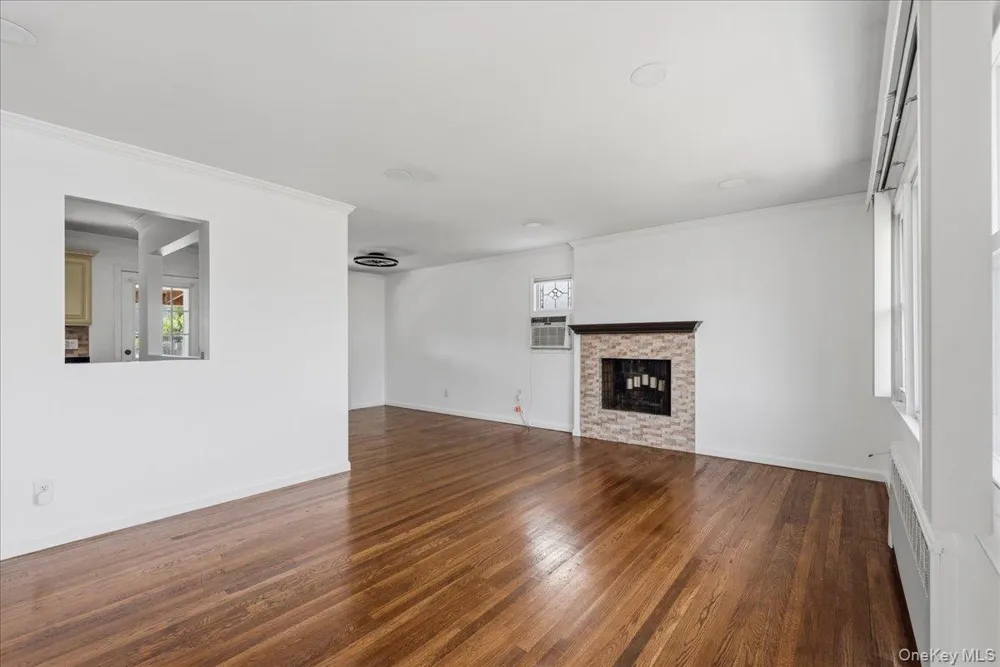 4 Cecil Place Hicksville, NY 11801