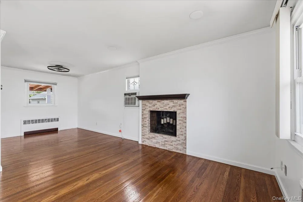 4 Cecil Place Hicksville, NY 11801