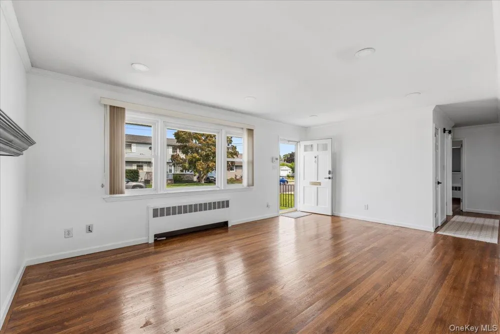 4 Cecil Place Hicksville, NY 11801