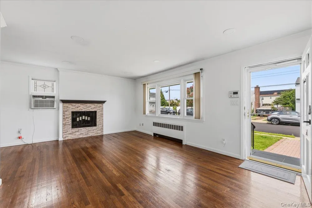 4 Cecil Place Hicksville, NY 11801