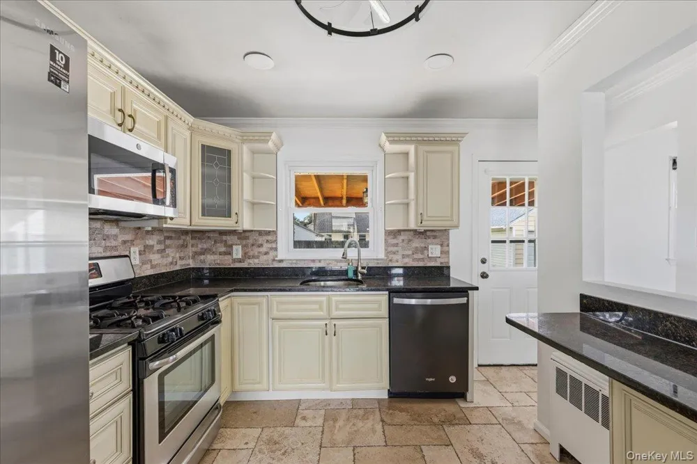 4 Cecil Place Hicksville, NY 11801