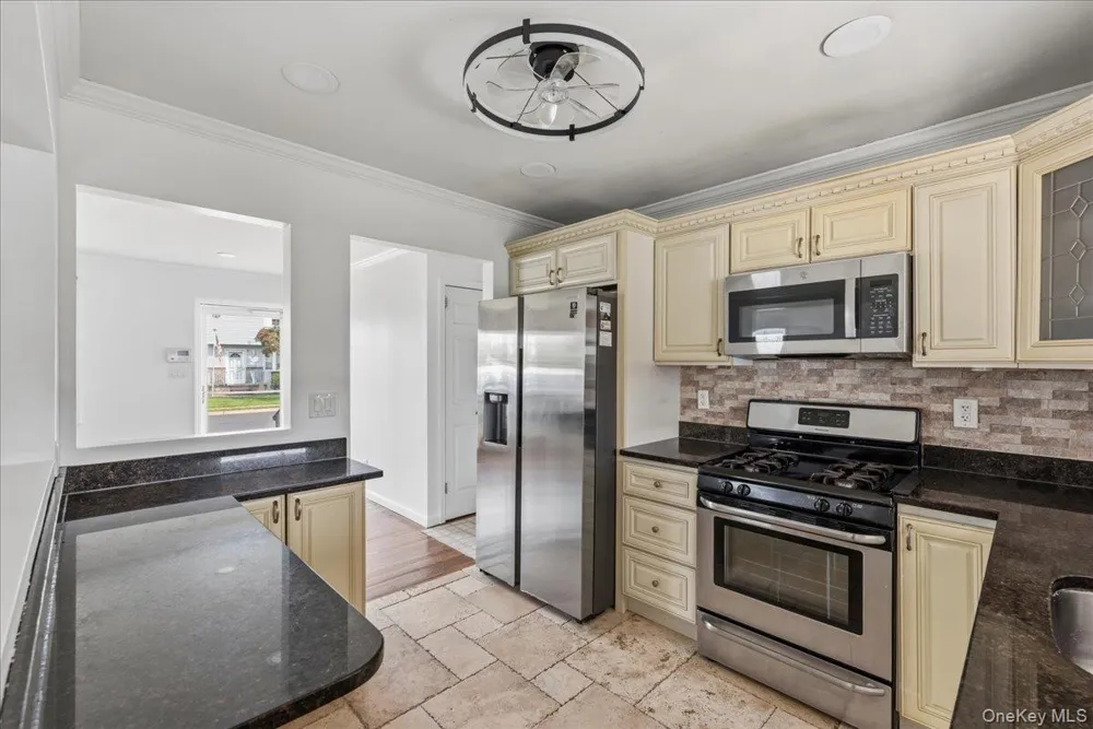 4 Cecil Place Hicksville, NY 11801