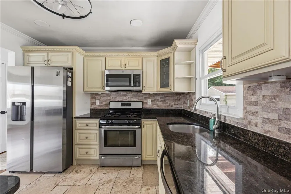 4 Cecil Place Hicksville, NY 11801