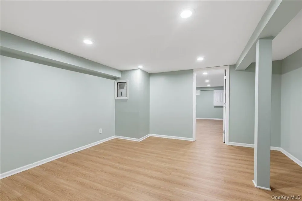 4 Cecil Place Hicksville, NY 11801