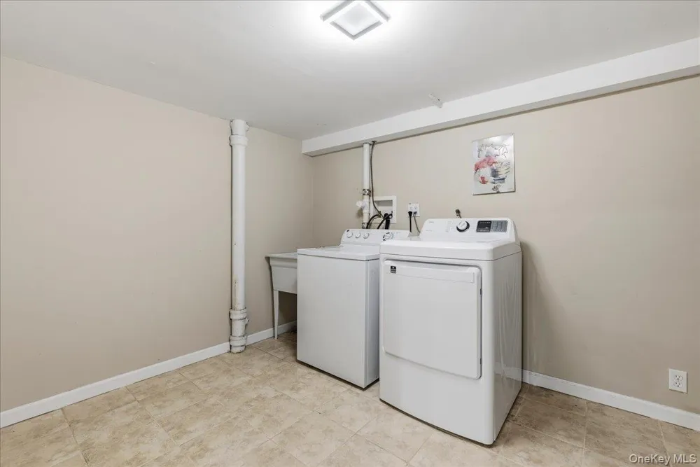 4 Cecil Place Hicksville, NY 11801