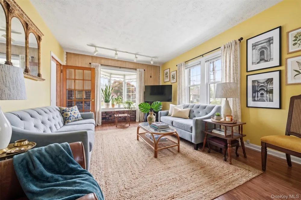 2320 Saratoga Street Oceanside, NY 11572