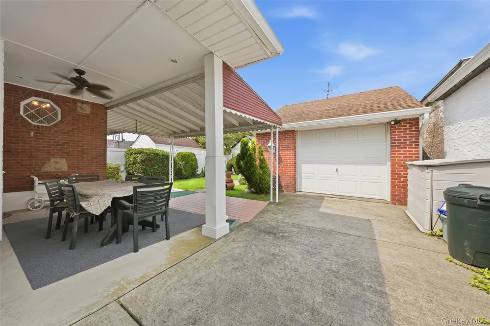 2320 Saratoga Street Oceanside, NY 11572