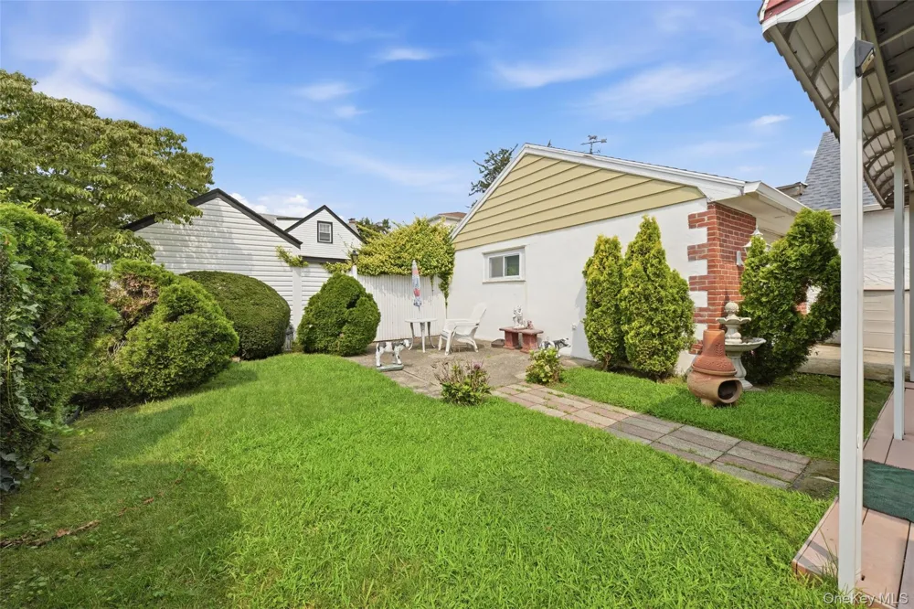 2320 Saratoga Street Oceanside, NY 11572