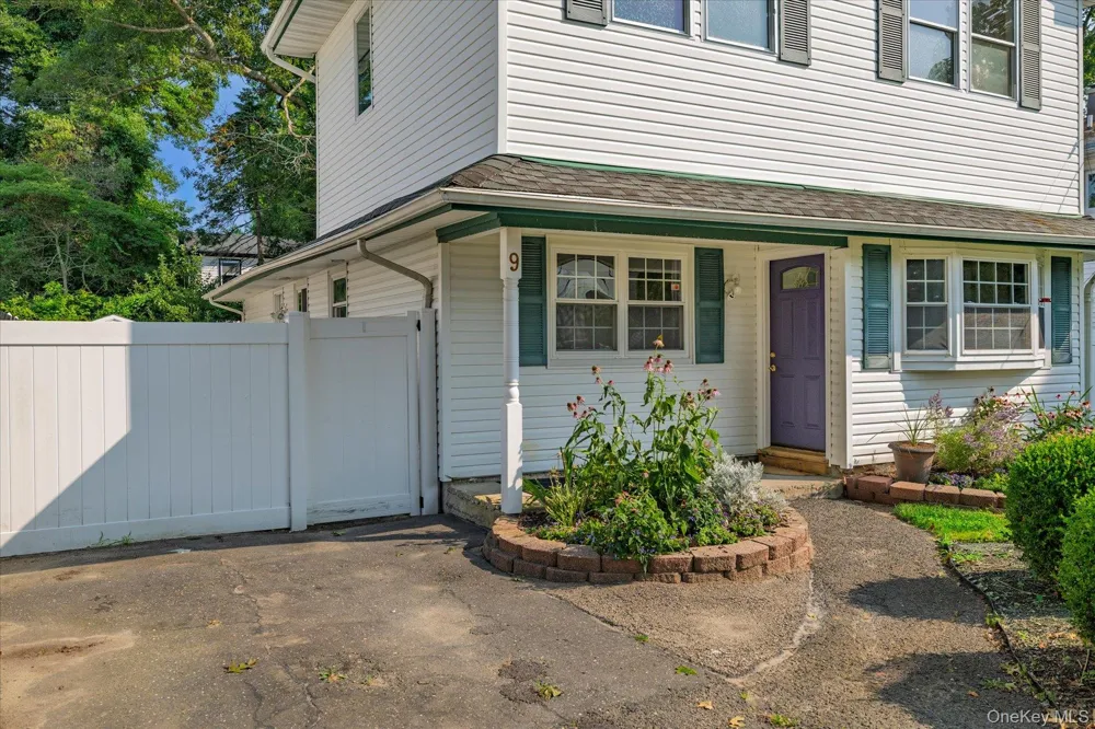 9 Robinson Drive Shirley, NY 11967