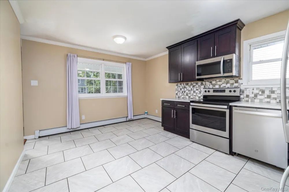 9 Robinson Drive Shirley, NY 11967