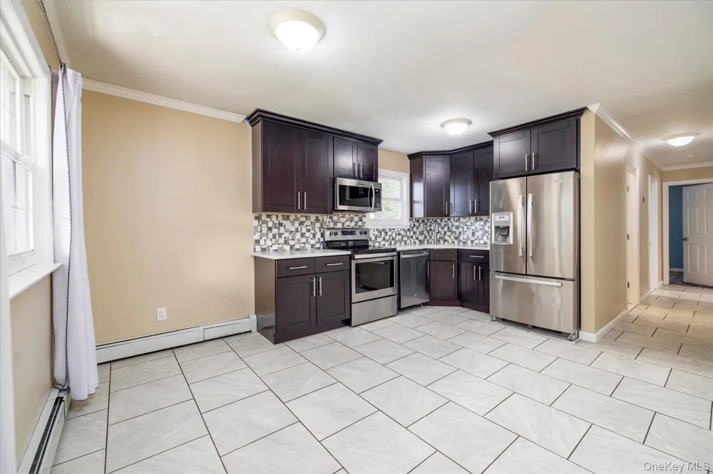 9 Robinson Drive Shirley, NY 11967