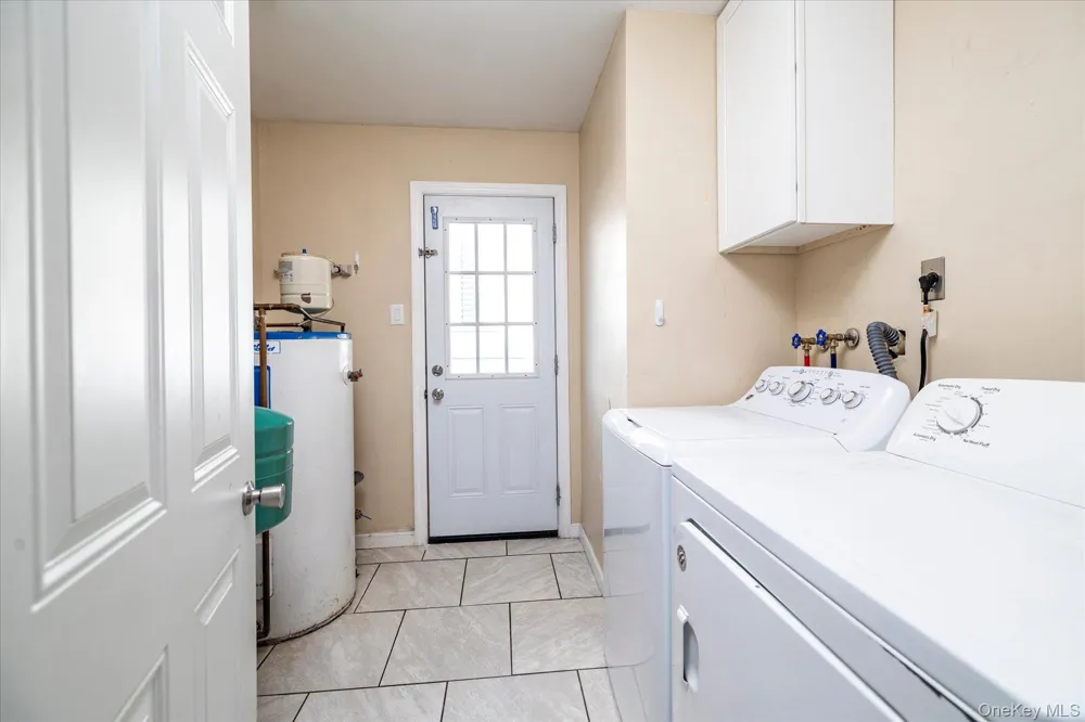 9 Robinson Drive Shirley, NY 11967