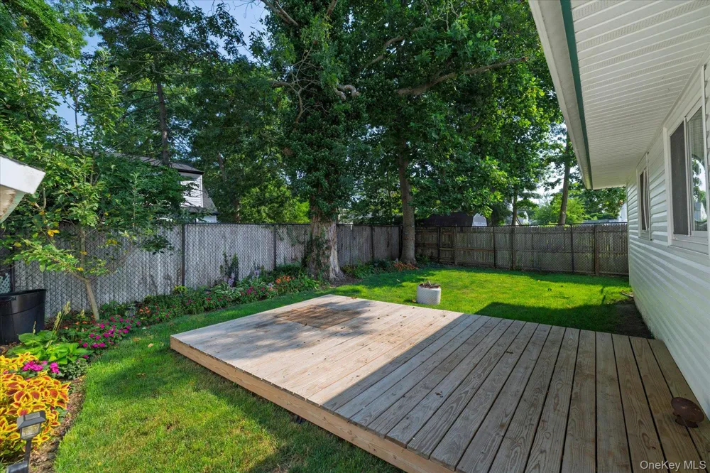 9 Robinson Drive Shirley, NY 11967
