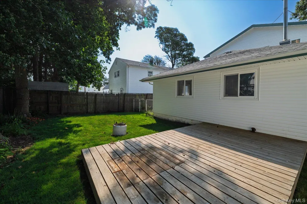 9 Robinson Drive Shirley, NY 11967