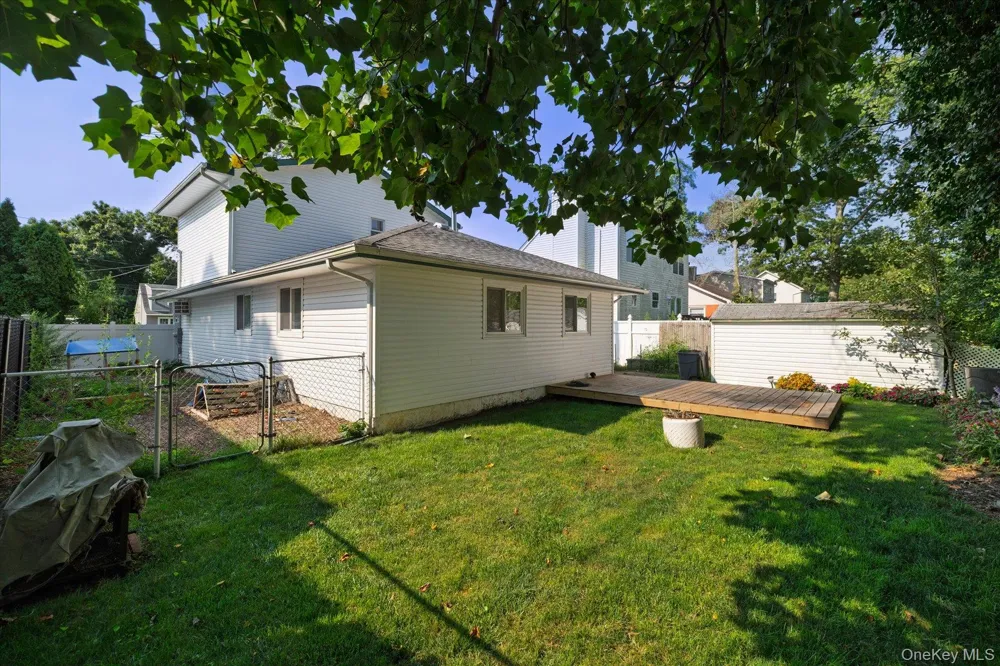 9 Robinson Drive Shirley, NY 11967