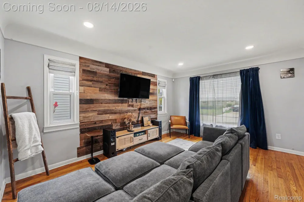 2090 Leblanc Street Lincoln Park City, MI 48146