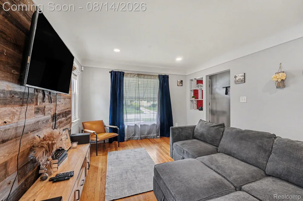 2090 Leblanc Street Lincoln Park City, MI 48146