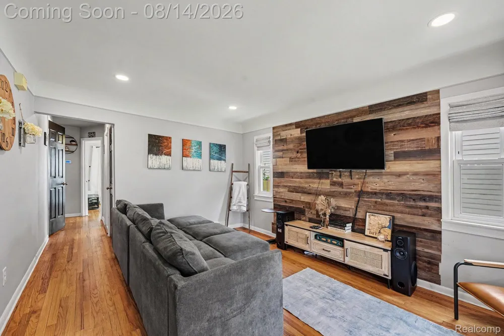 2090 Leblanc Street Lincoln Park City, MI 48146
