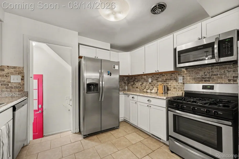 2090 Leblanc Street Lincoln Park City, MI 48146