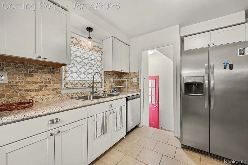 2090 Leblanc Street Lincoln Park City, MI 48146