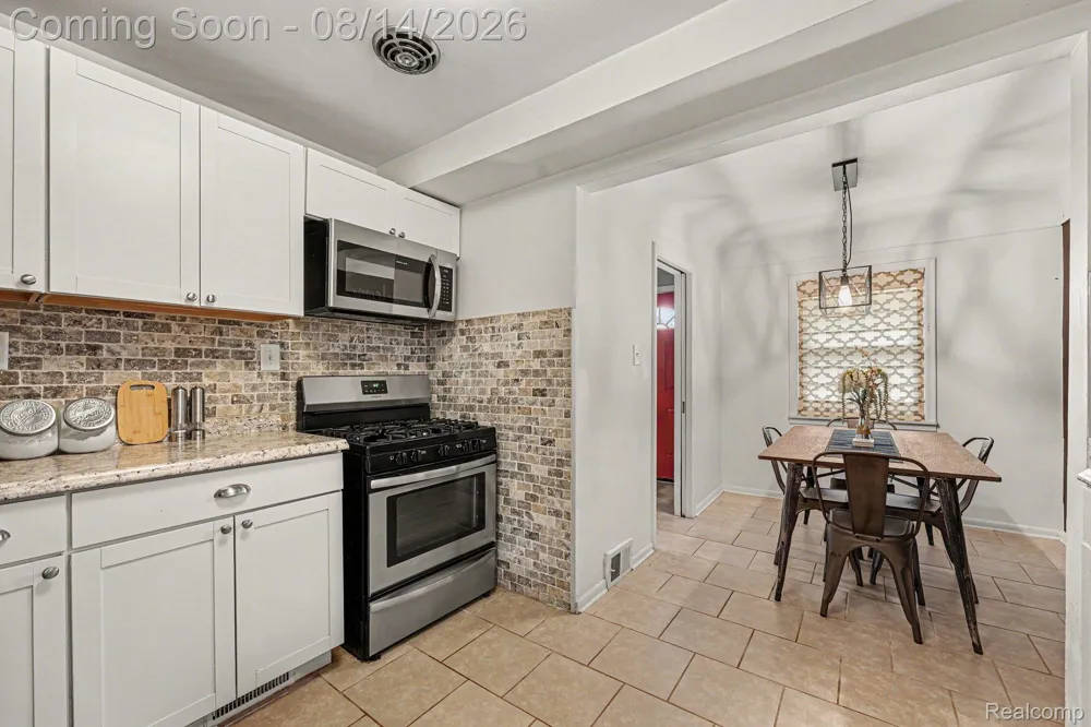 2090 Leblanc Street Lincoln Park City, MI 48146
