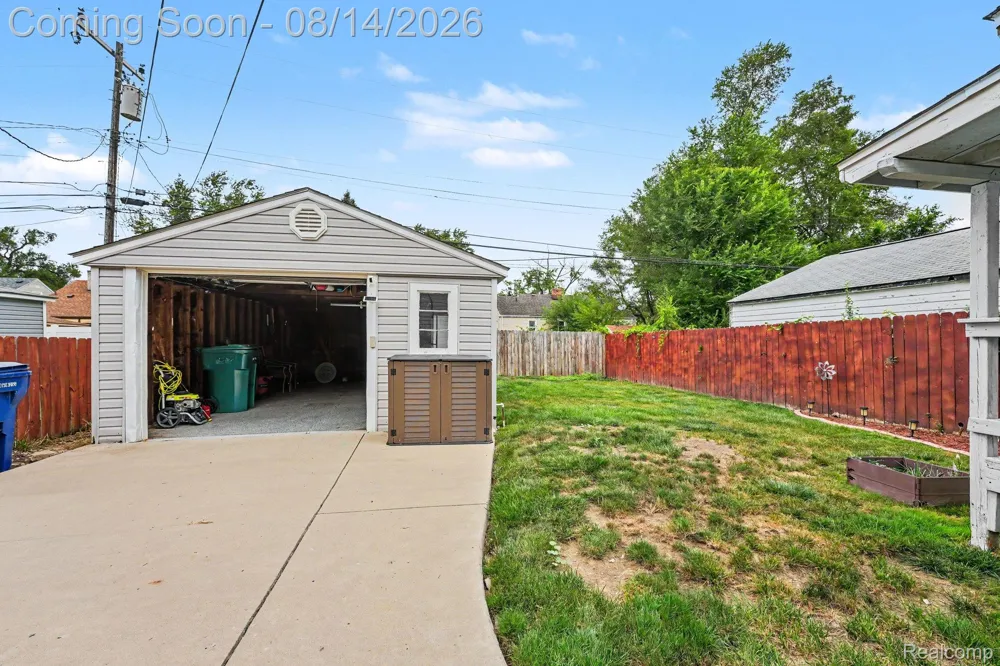 2090 Leblanc Street Lincoln Park City, MI 48146