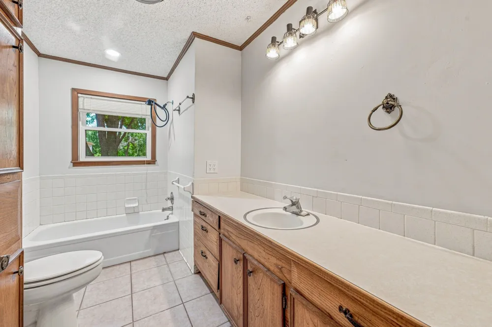 140 E Plum Avenue De Leon, TX 76444