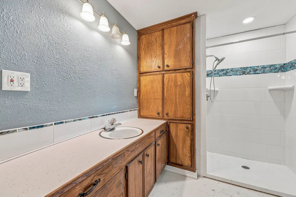 140 E Plum Avenue De Leon, TX 76444