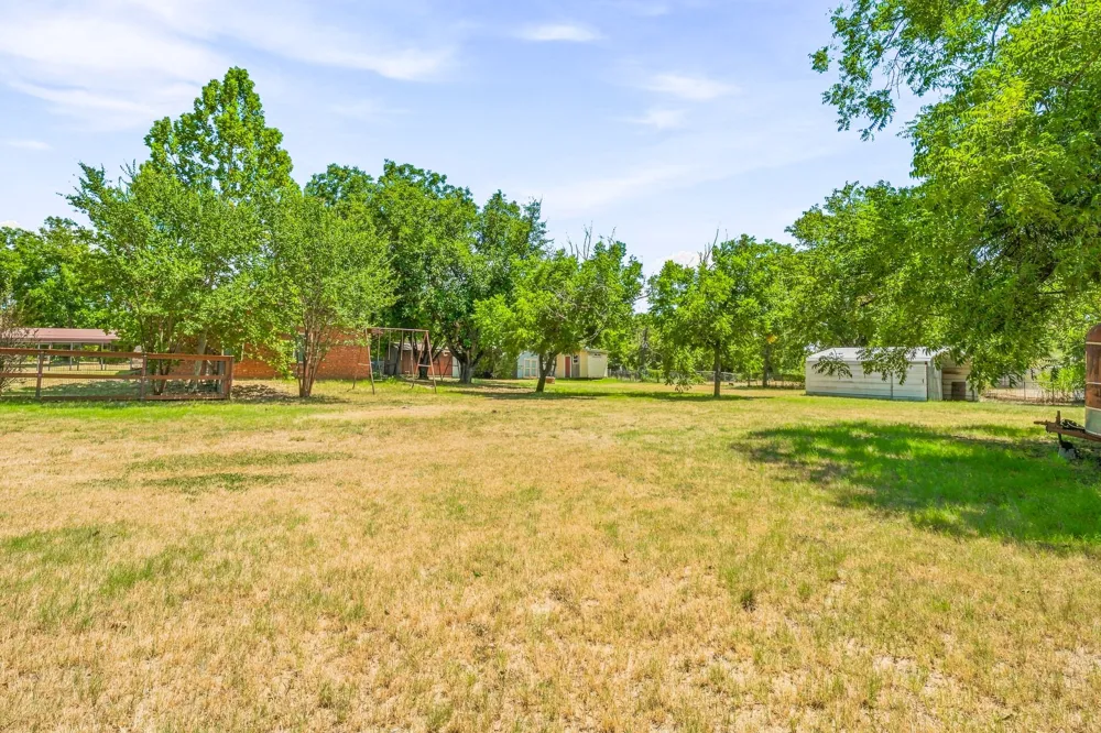 140 E Plum Avenue De Leon, TX 76444
