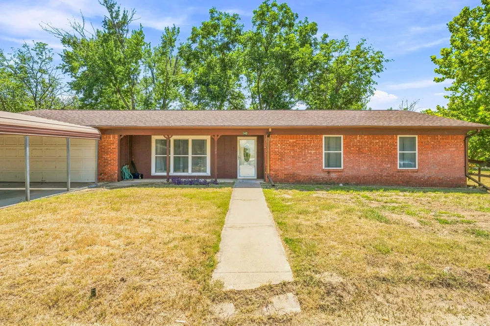 140 E Plum Avenue De Leon, TX 76444