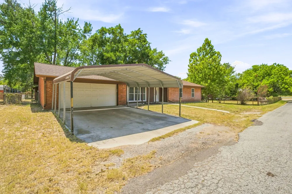 140 E Plum Avenue De Leon, TX 76444