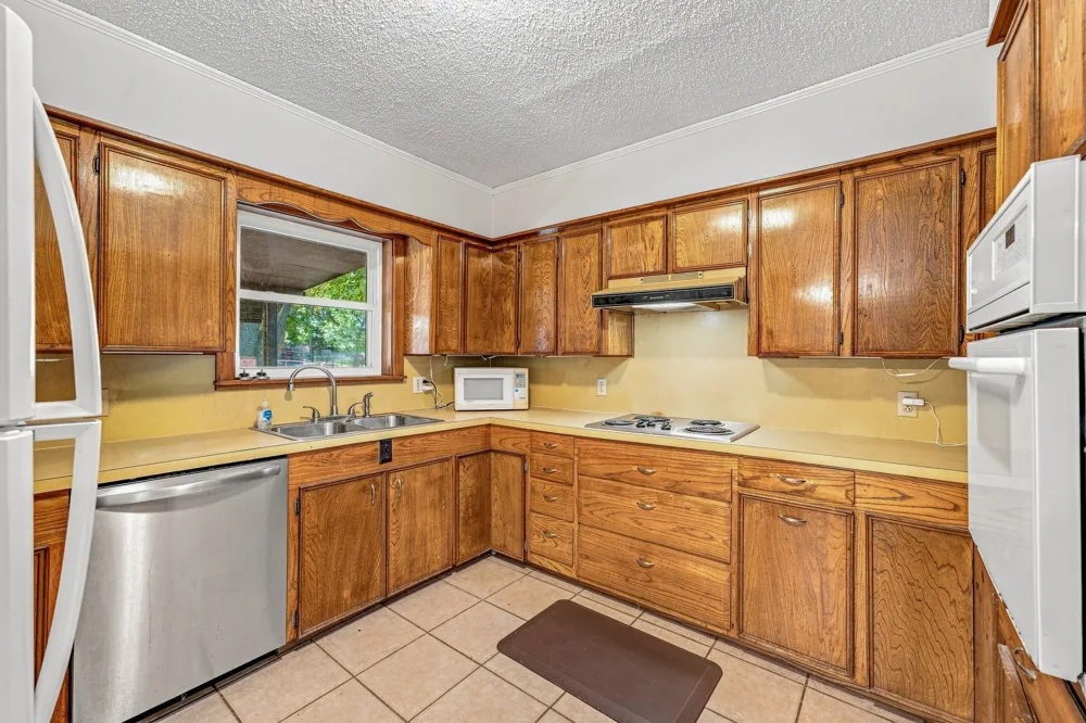 140 E Plum Avenue De Leon, TX 76444