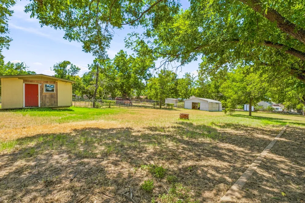 140 E Plum Avenue De Leon, TX 76444