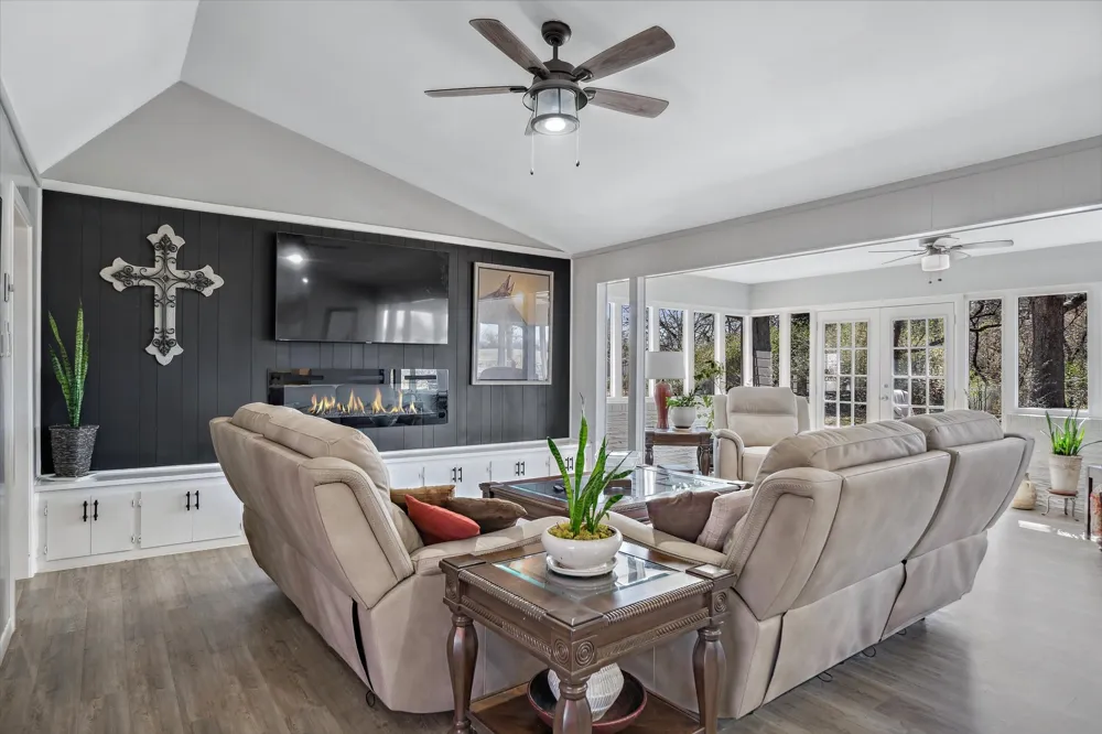 103 Brandon Edgewood, TX 75117