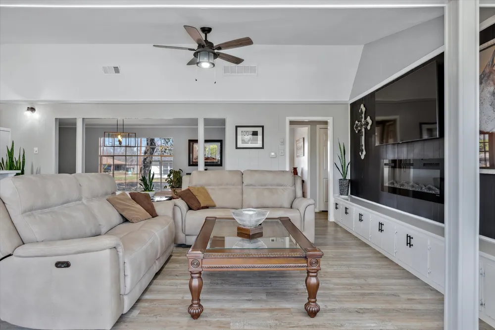 103 Brandon Edgewood, TX 75117